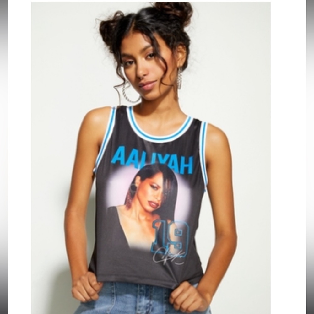 Aaliyah 19 Graphic Jersey Tank - XL